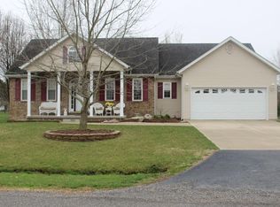 33 Kay Dr, Highland, IL 62249