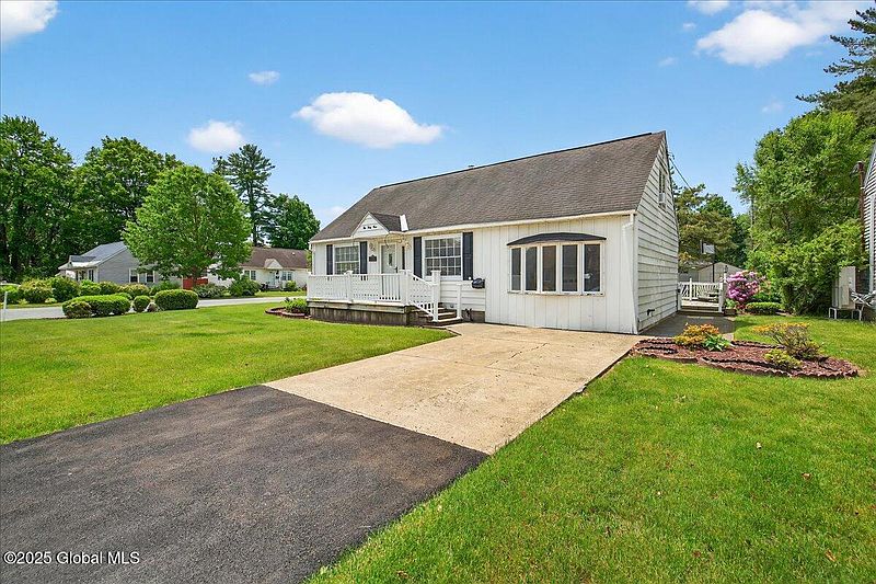 2nd image of 1033 McKinley Avenue