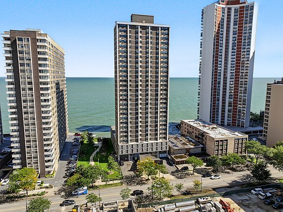 2nd image of 6145 N Sheridan Rd APT 27C