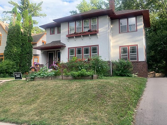 Driveway leads to the back patio, garden and garden. Each apartment has one parking space in the garage.