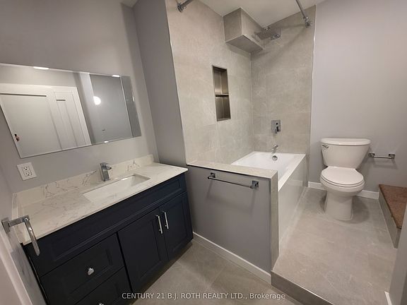 3rd image of 82 Albert St N #6