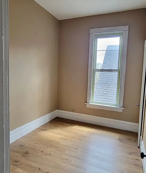 2155 N Kilbourn Ave — Photo 17