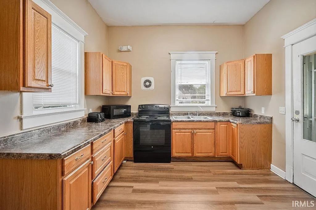 2 bed, 1100 sqft, $1,050 — Photo 4