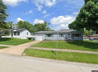 6800 Larry Ln, Saint Louis, MO 63134