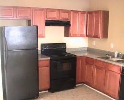2nd image of 7685 Creekside Ln