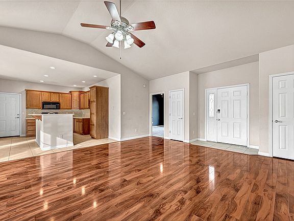 5th image of 17 Cumbrian Dr