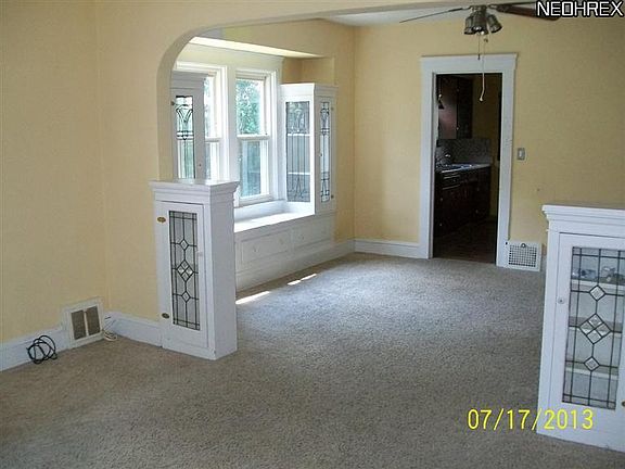 4th image of 1951 Creston Ave