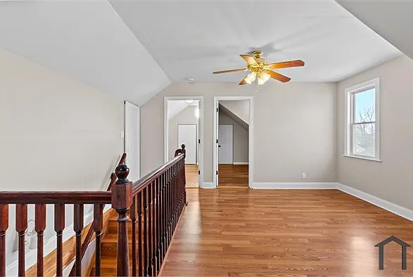 220 Clay St — Photo 27