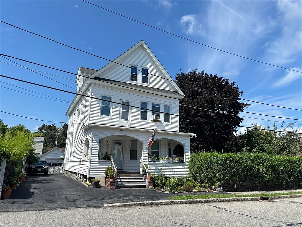 3 bed, 1.0 bath, 1500 sqft, $3,500 — Photo 1