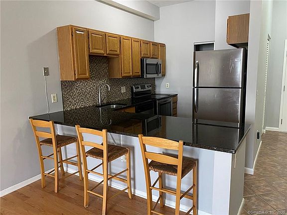 4th image of 32 Haviland St #204