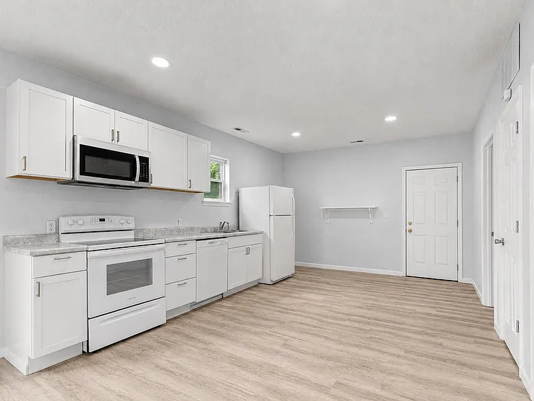 309 Alexander Ave — Photo 6