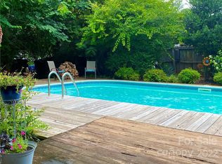 1213 Courtney Dr, Hickory, NC 28602