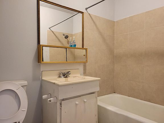5th image of 922 Bay View Ave