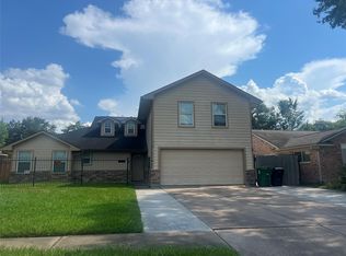 1119 Twin Falls Rd, Houston, TX 77088