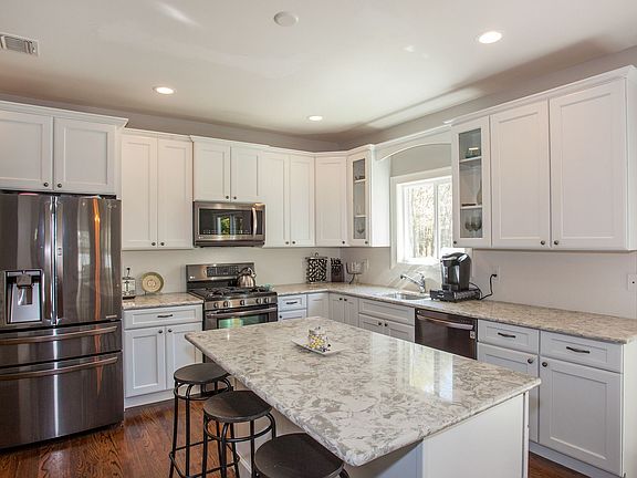 Eat-in Kitchen
