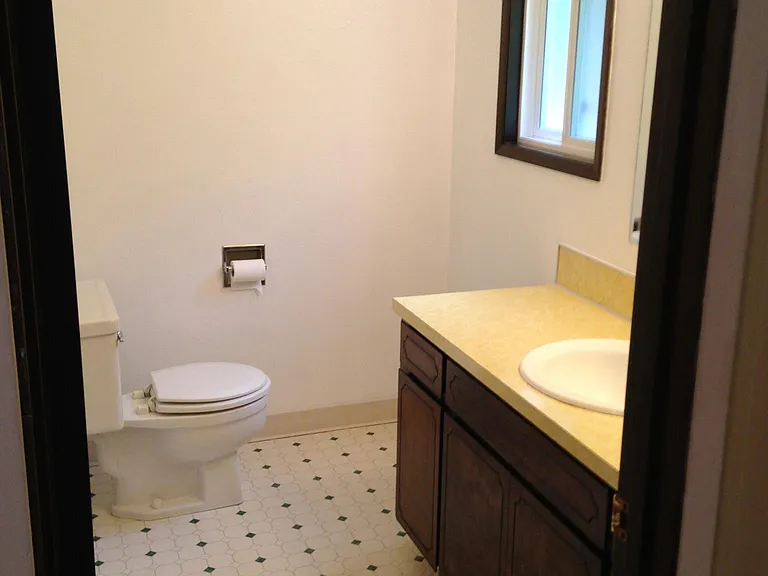 9936 SW 37th Ave — Photo 13