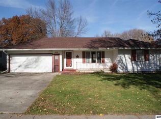 828 6th Pl SE, Mason City, IA 50401