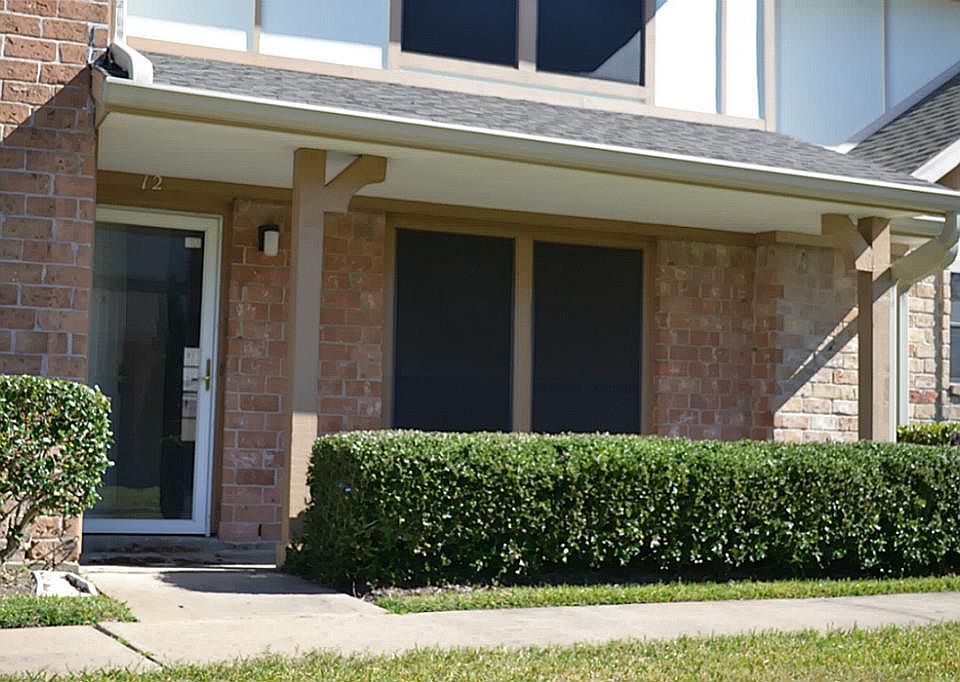 1st image of 12 Pinehurst Ln
