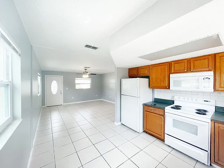 1551 Swordbill Dr — Photo 7