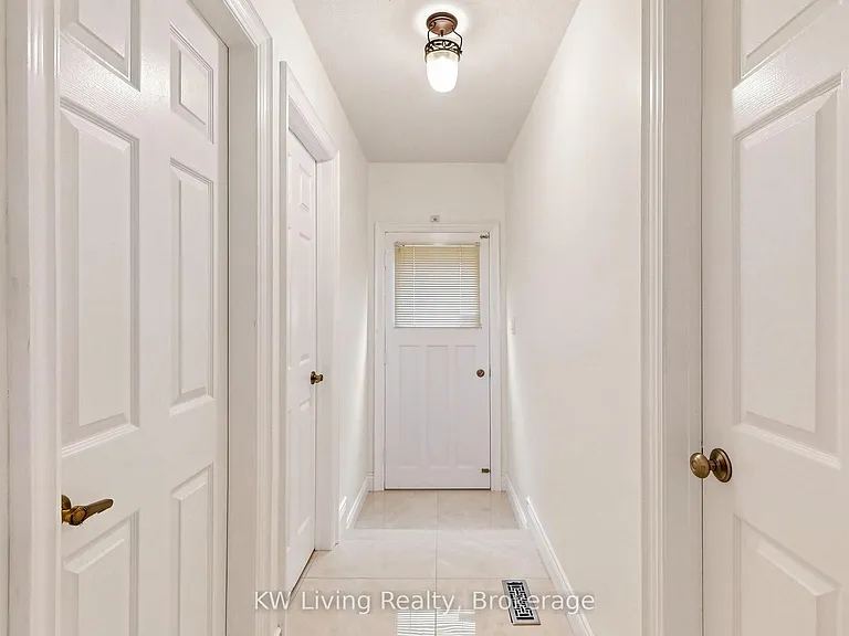 33 Southgate Cres — Photo 18