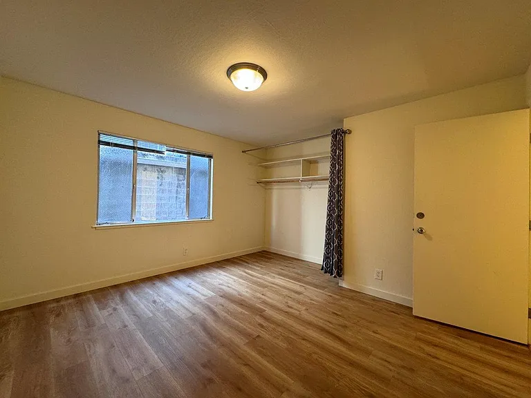 1555 Oxford Street — Photo 16