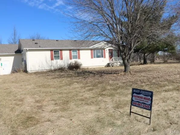 26 W Barnes Rd, Fostoria, MI 48435