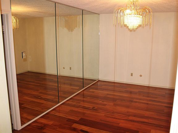 5th image of 412 Oakmont Ln N