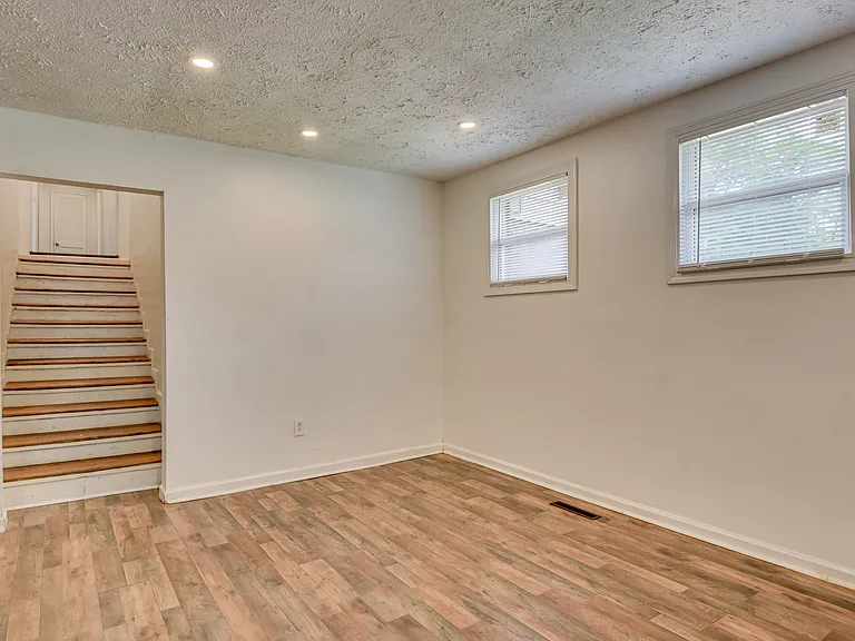 462 Morgan St NW — Photo 3