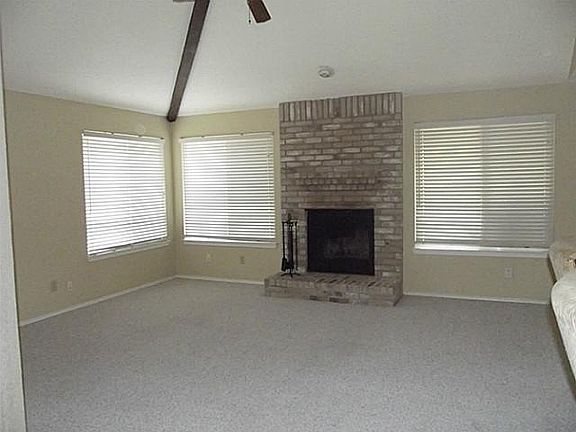 3rd image of 4223 Juniper Ln