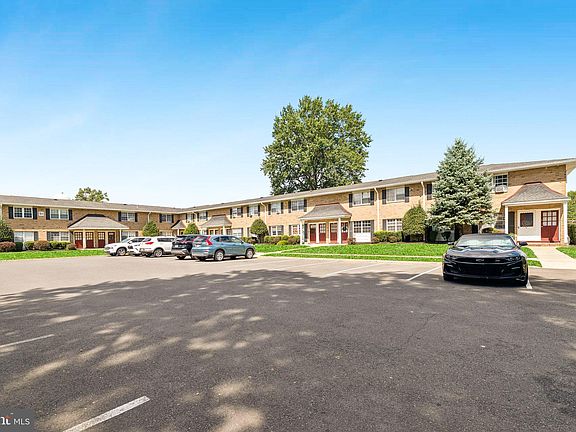 2nd image of 51 Garden View Ter Unit 29