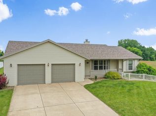 606 Stonehedge Rd, Green Bay, WI 54302