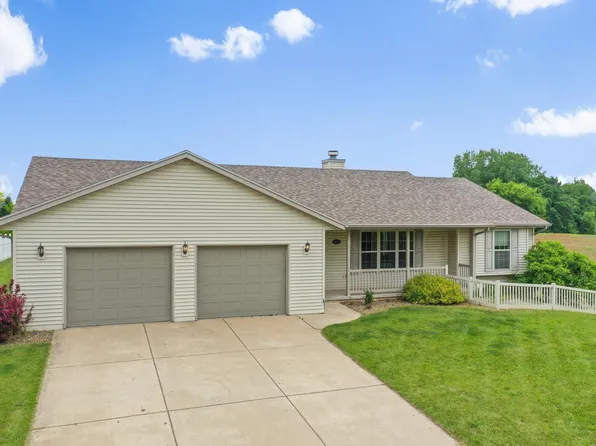 606 Stonehedge Rd, Green Bay, WI 54302
