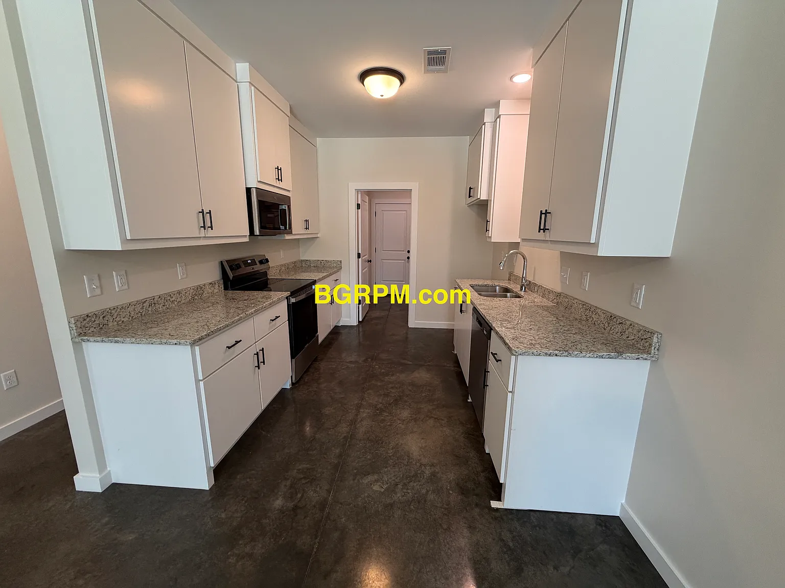 3 bed, 1100 sqft, $1,295 — Photo 4