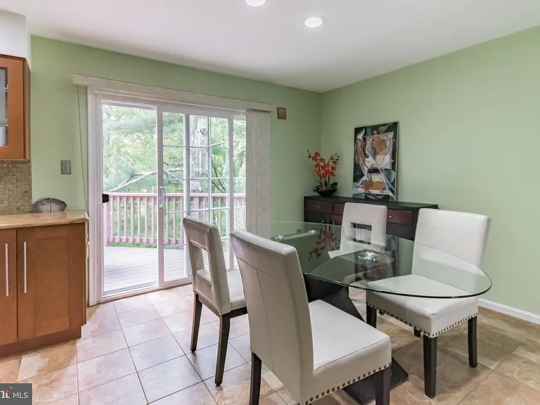 604 Hillary Ct — Photo 16