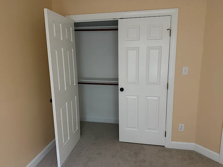 504 Thorngate Rd — Photo 15