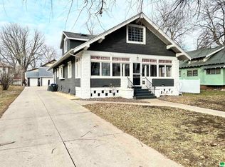 825 W 5th St, Storm Lake, IA 50588