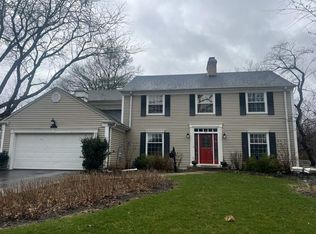 24 Timber Ln, Northbrook, IL 60062