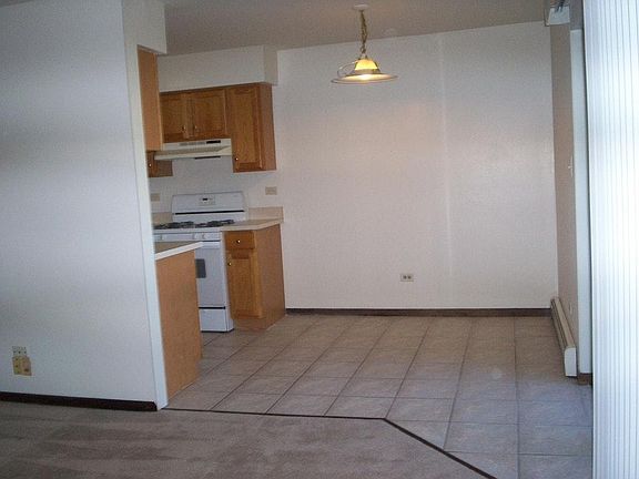 3rd image of 151 Pickwick Dr #2C