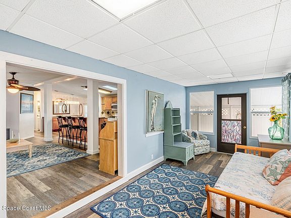 4th image of 561 Marlin Cir