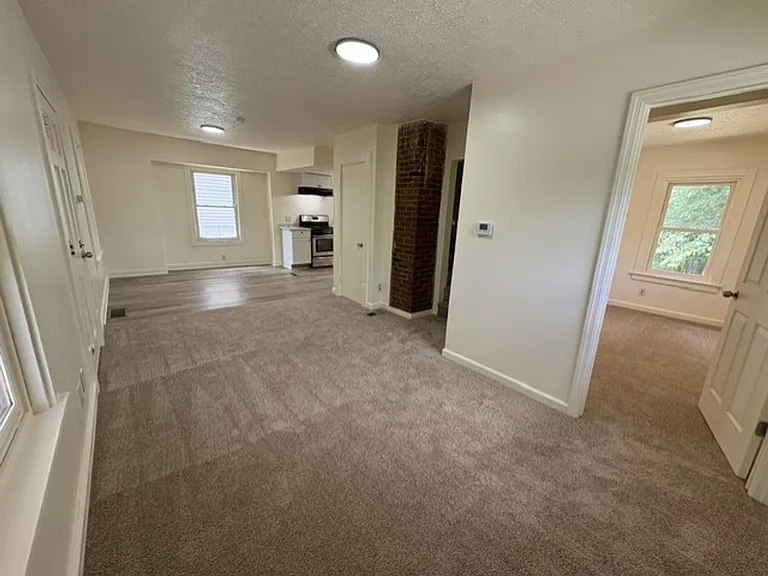 1282 Sawyer Ave — Photo 2