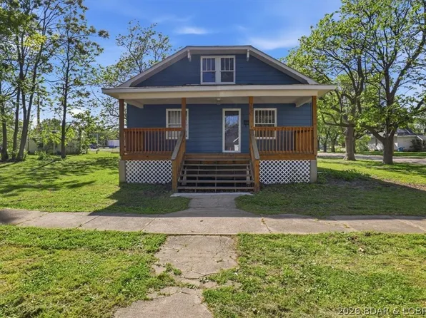 301 S Locust St, Eldon, MO 65026