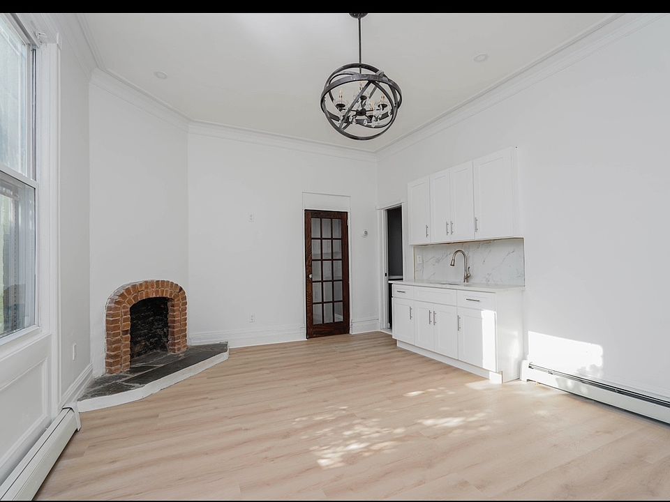 1st image of 248 Rose Ave #1R