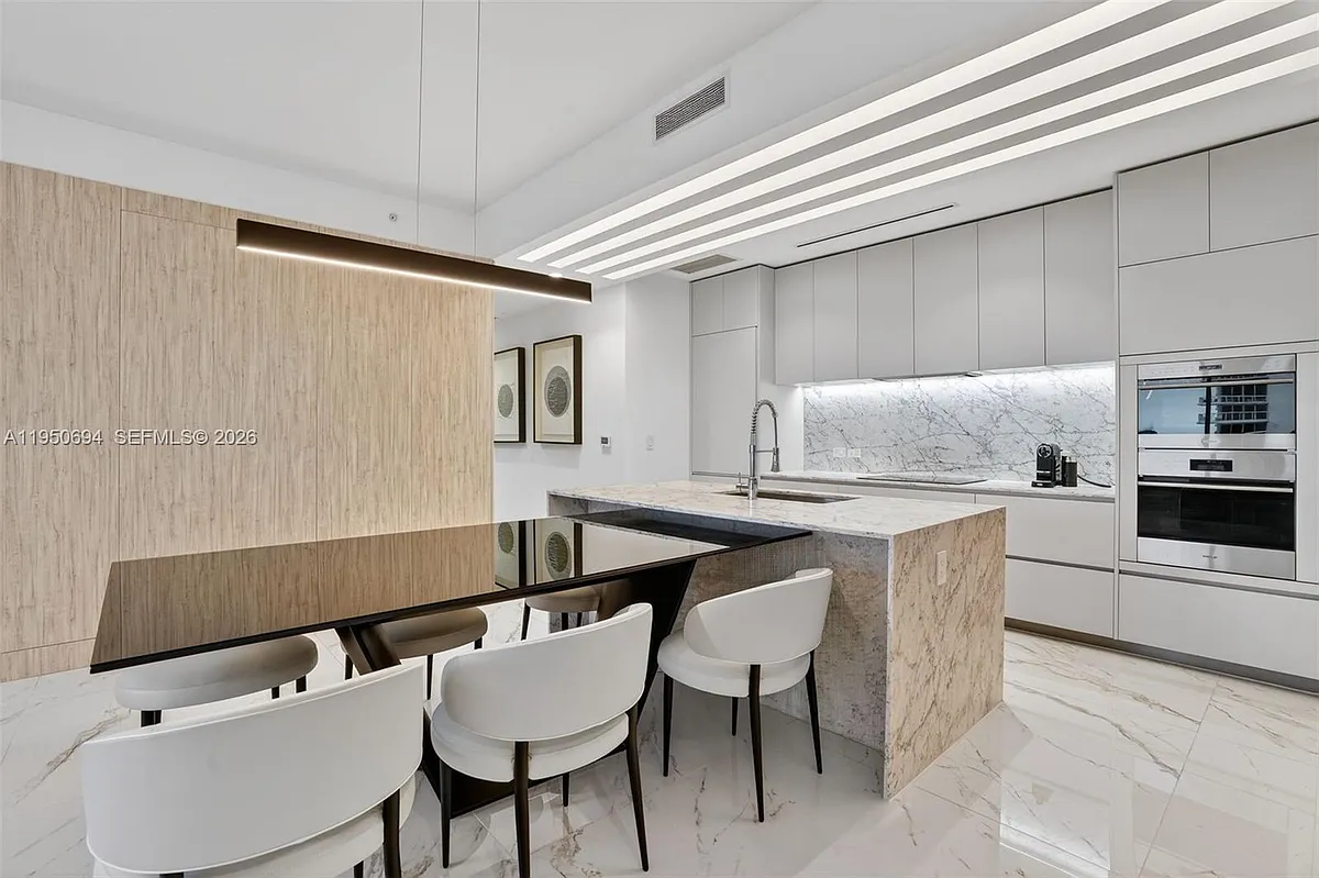 Building Photo - 5775 Collins Ave #405