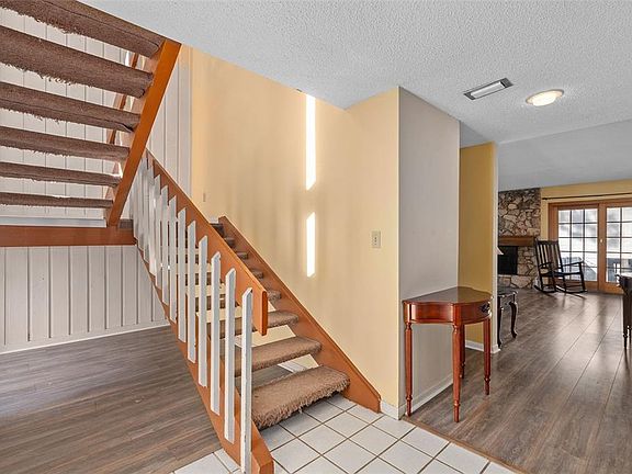 2nd image of 114 HIDDEN OAK DRIVE