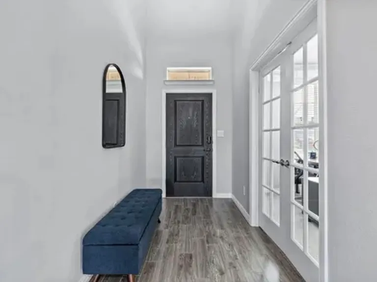 212 Darlington Trl — Photo 2