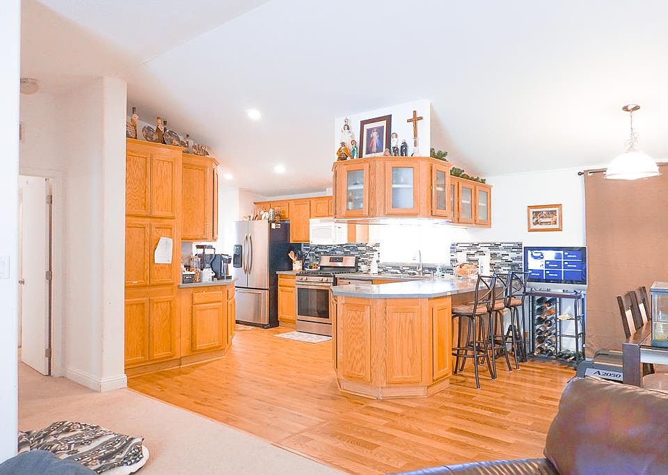 1st image of 340 Los Encinos Dr #340