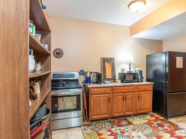 1106 W Countryside Ln — Photo 22