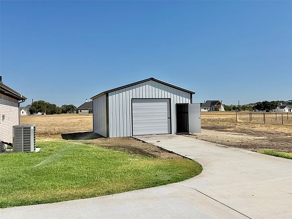 4th image of 1013 Sabrina Ct