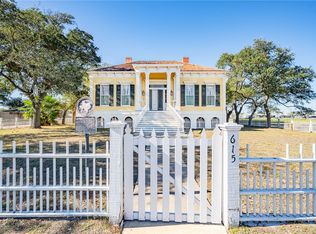 615 S Church St, Rockport, TX 78382