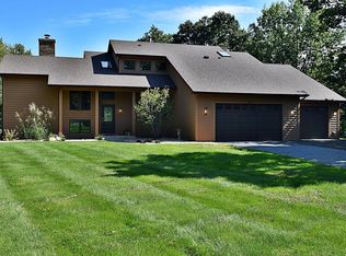 2930 Meadow Dr, Saint Charles, IL 60175